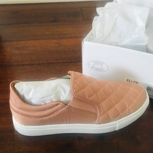 Steve Madden Sneakers. Ellen Blush Style.